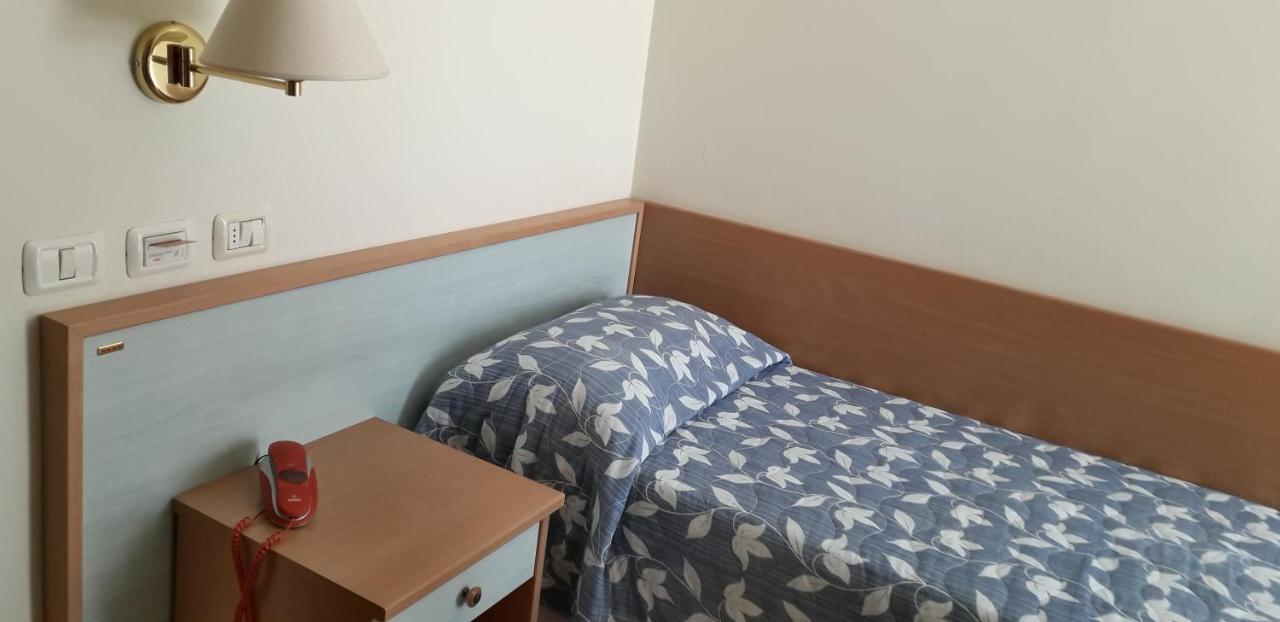 Scacco Matto Hotel Baschi Kültér fotó