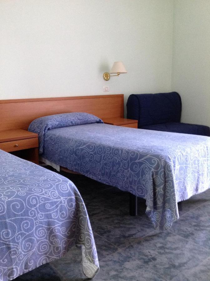 Scacco Matto Hotel Baschi Kültér fotó